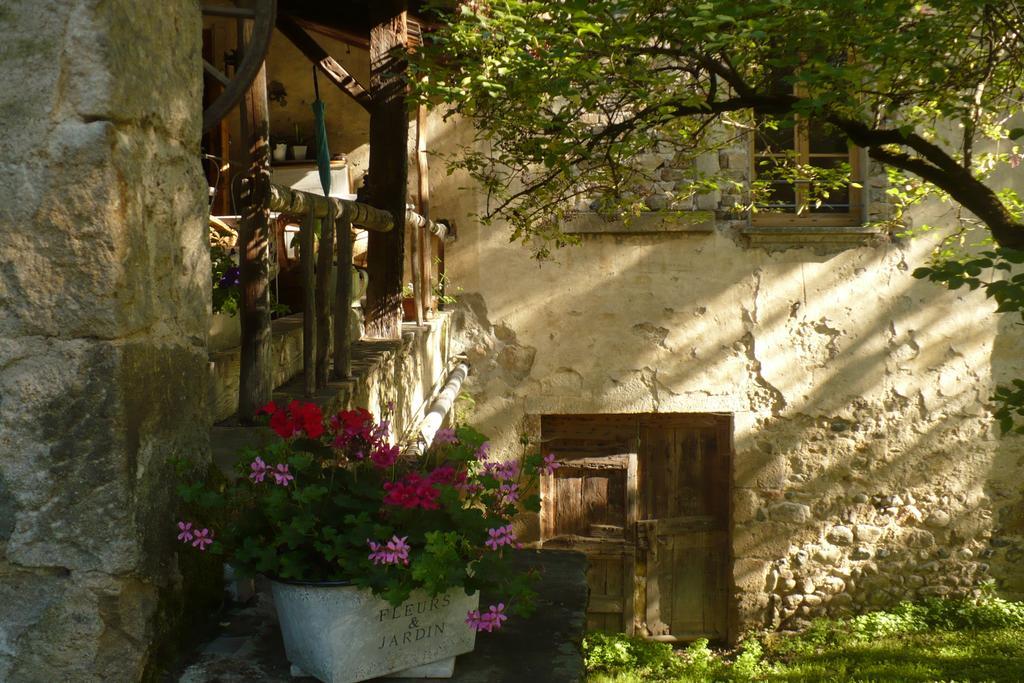 Les Delices De Lavoute Hotel Exterior photo