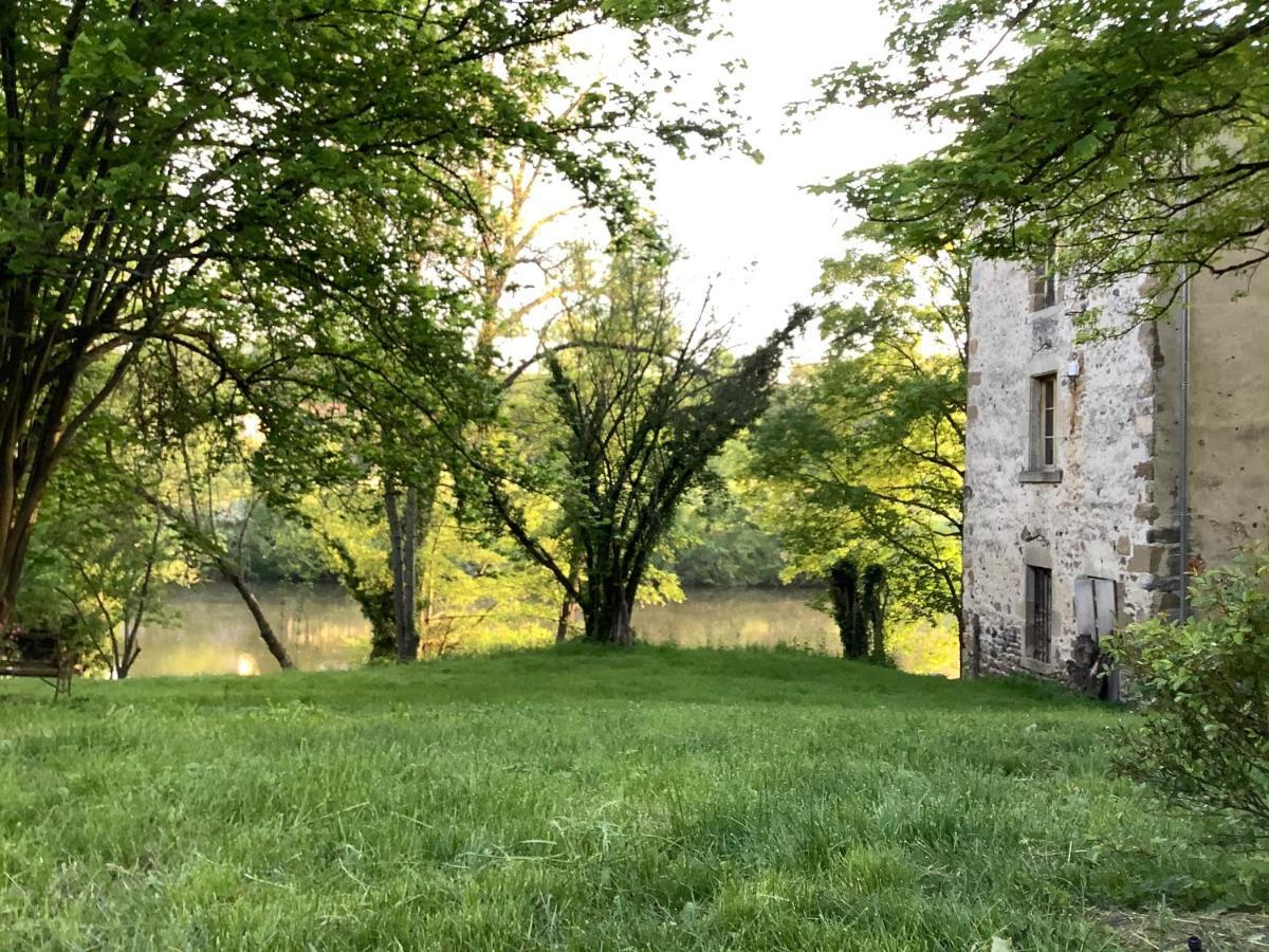 Les Delices De Lavoute Hotel Exterior photo